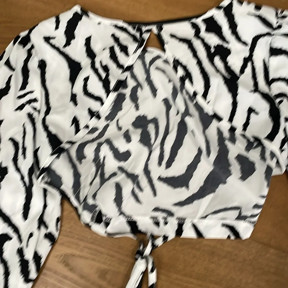 SHEIN Black and White Zebra Print Blouse backless, tie at back - Picture 3 of 4